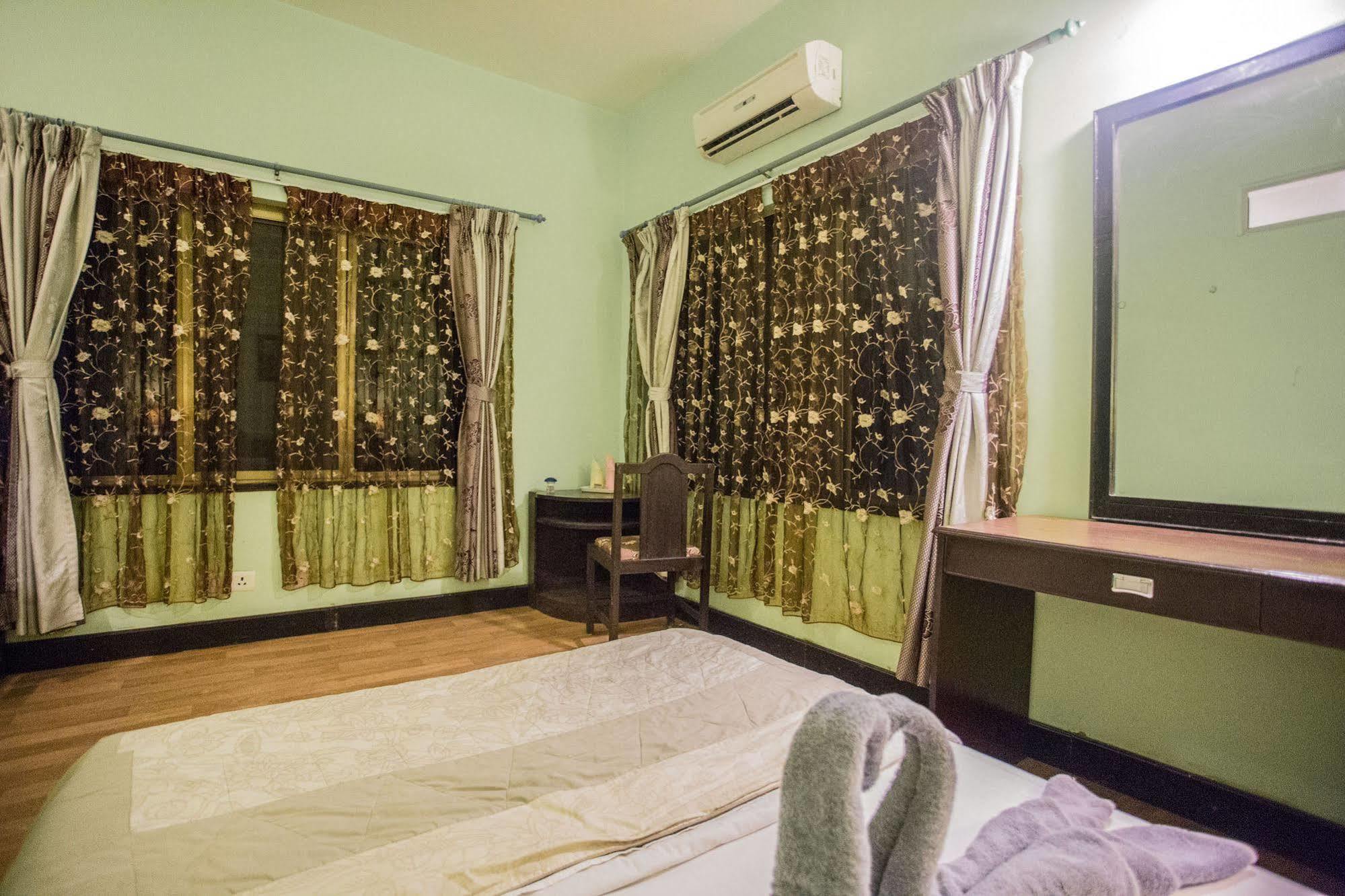Hotel Ananda Inn Rummindei Eksteriør billede